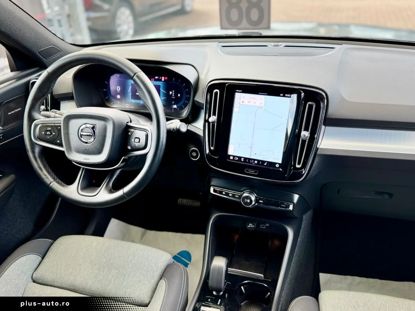 VOLVO XC40 Plus Dark 2WD LED 360 KAM AHK NAVI