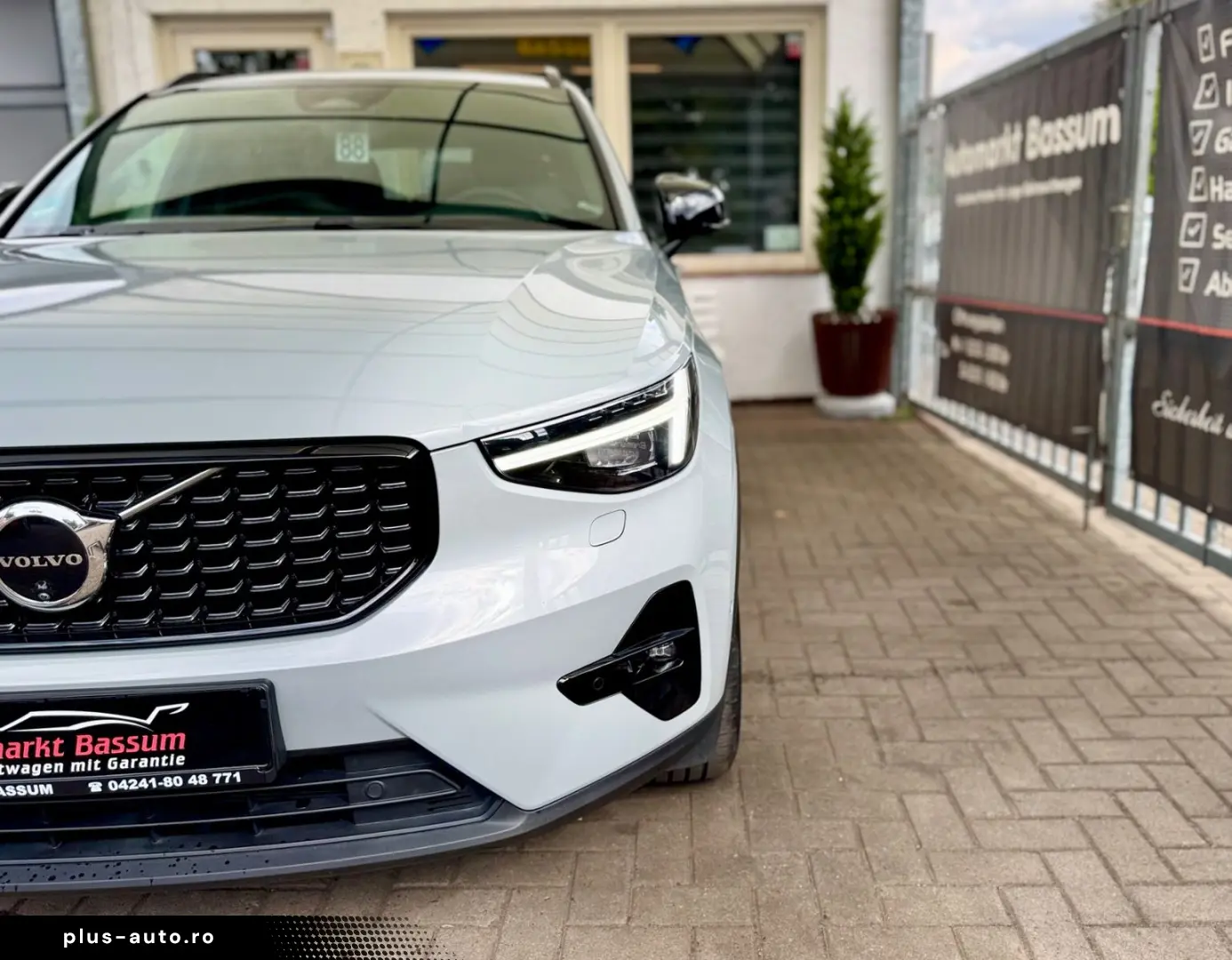 VOLVO XC40 Plus Dark 2WD LED 360 KAM AHK NAVI