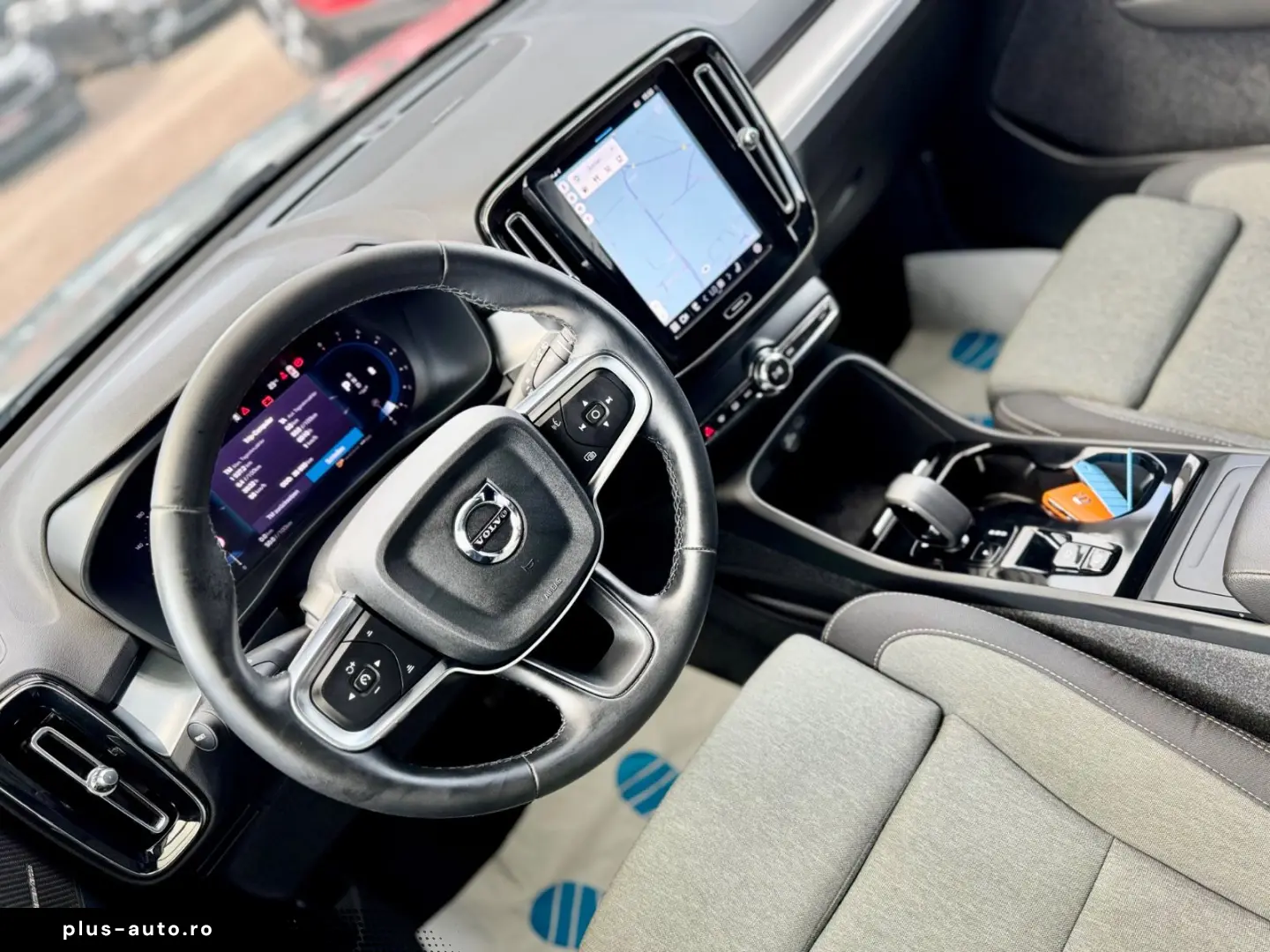VOLVO XC40 Plus Dark 2WD LED 360 KAM AHK NAVI