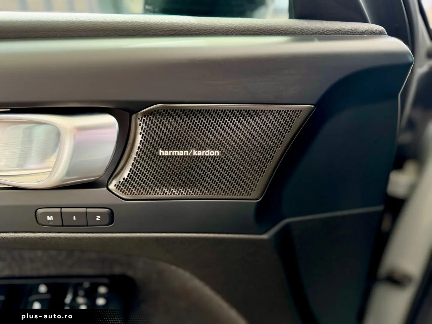 VOLVO XC40 Plus Dark 2WD LED 360 KAM AHK NAVI