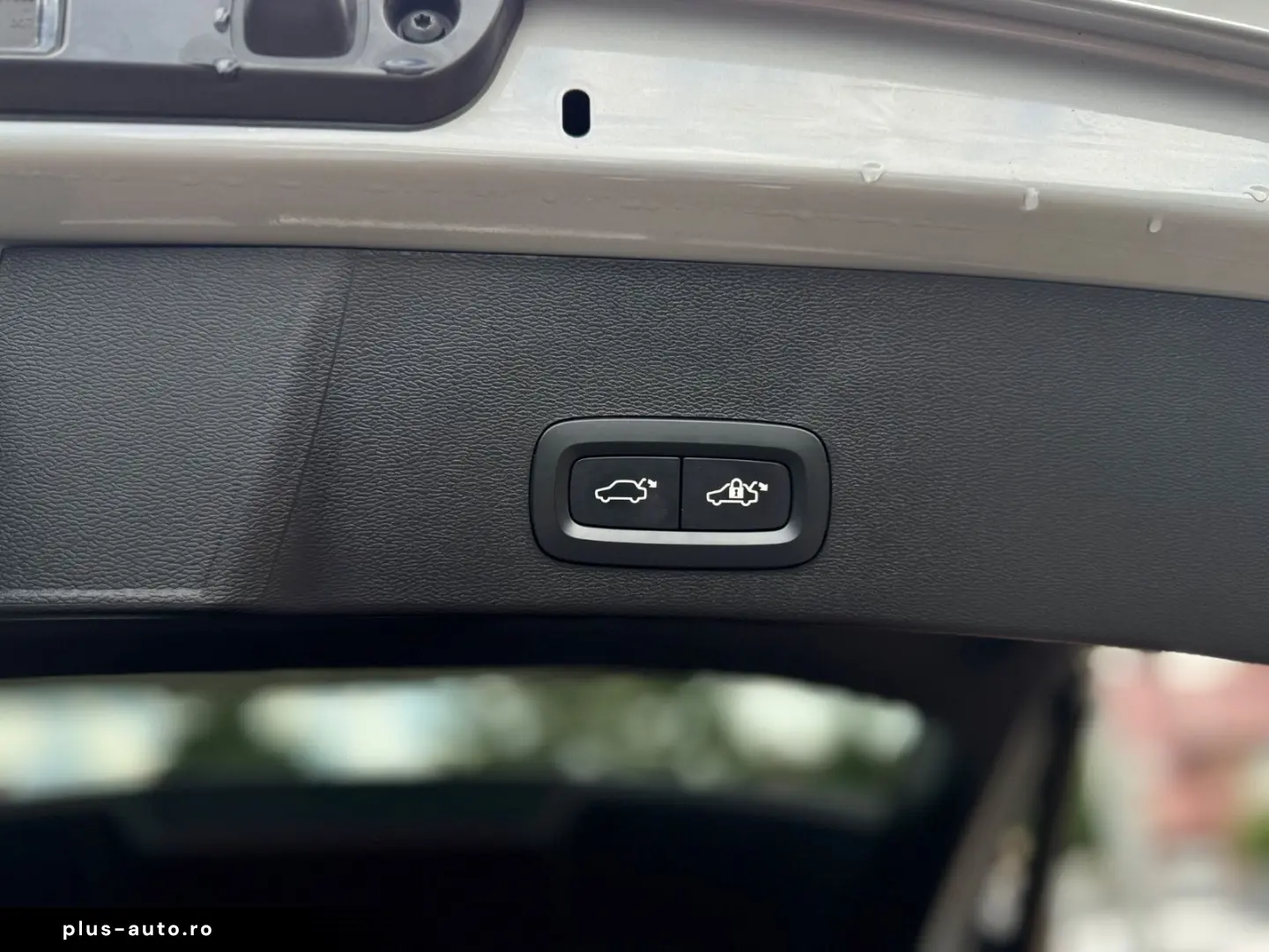 VOLVO XC40 Plus Dark 2WD LED 360 KAM AHK NAVI