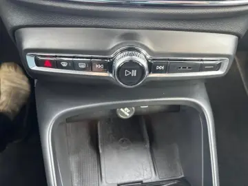 VOLVO XC40 Core 2WD