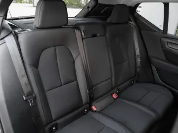 VOLVO XC40 T2 Momentum Pro NP 41.400 - INTELLI-PRO AHK