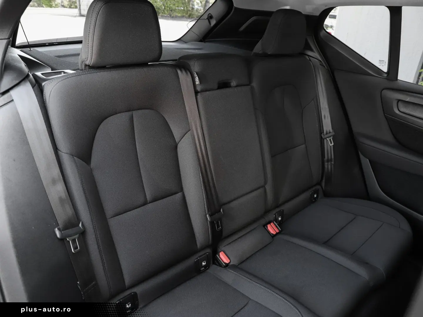 VOLVO XC40 T2 Momentum Pro NP 41.400 - INTELLI-PRO AHK