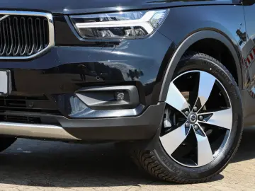 VOLVO XC40 T2 Momentum Pro NP 41.400 - INTELLI-PRO AHK
