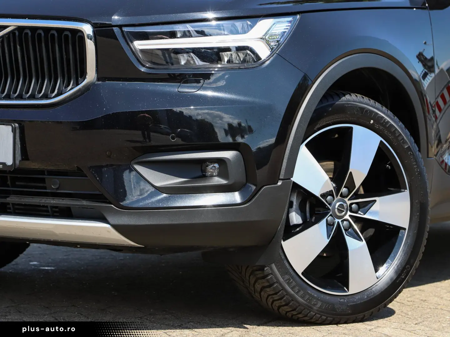 VOLVO XC40 T2 Momentum Pro NP 41.400 - INTELLI-PRO AHK
