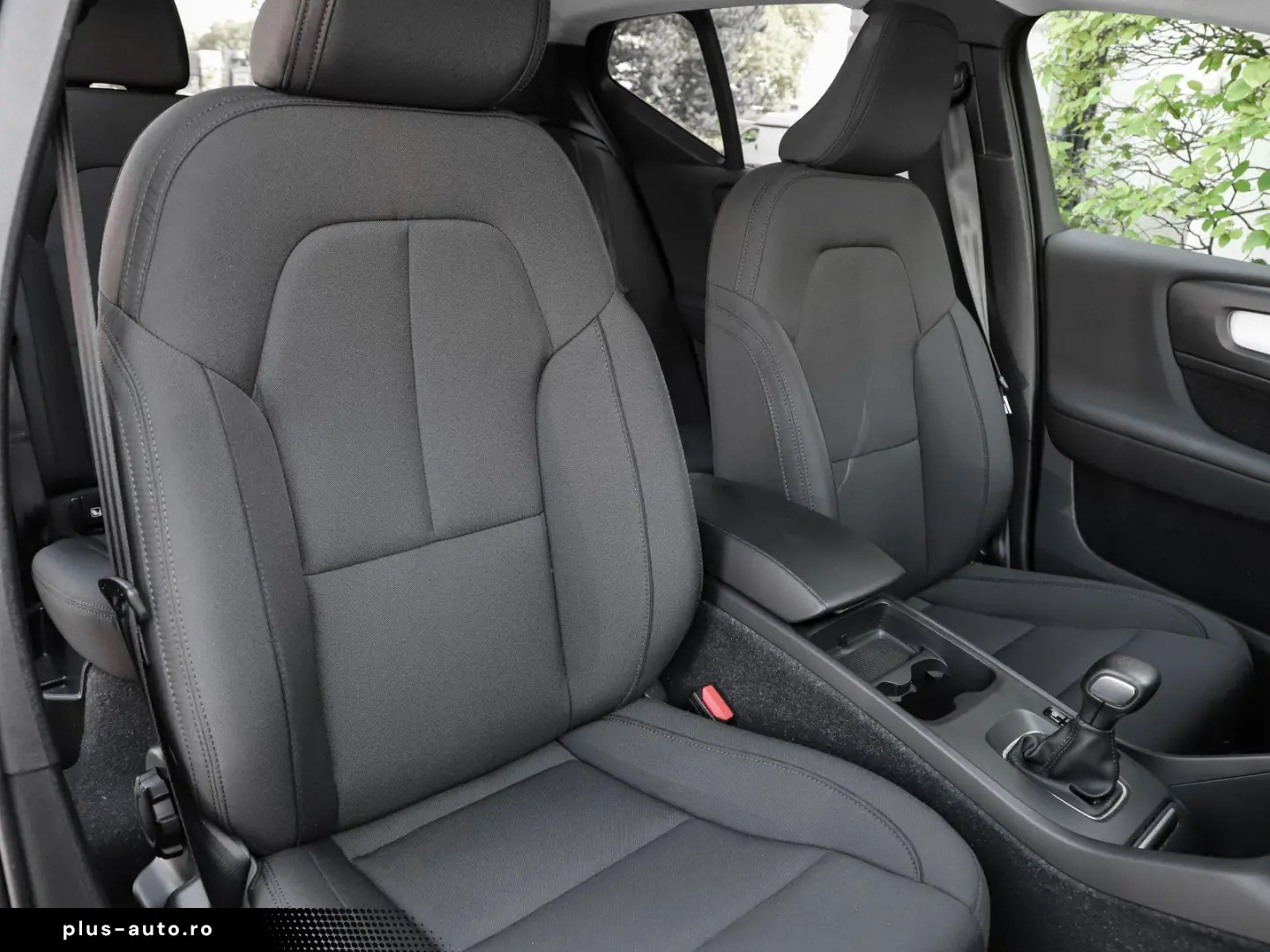 VOLVO XC40 T2 Momentum Pro NP 41.400 - INTELLI-PRO AHK