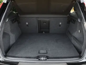 VOLVO XC40 T2 Momentum Pro NP 41.400 - INTELLI-PRO AHK