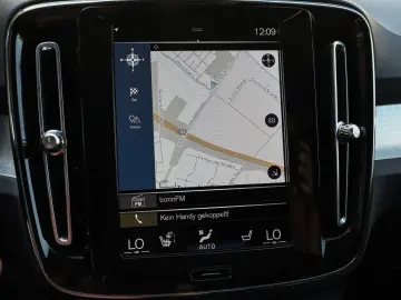 VOLVO XC40 T2 Momentum Pro NP 41.400 - INTELLI-PRO AHK