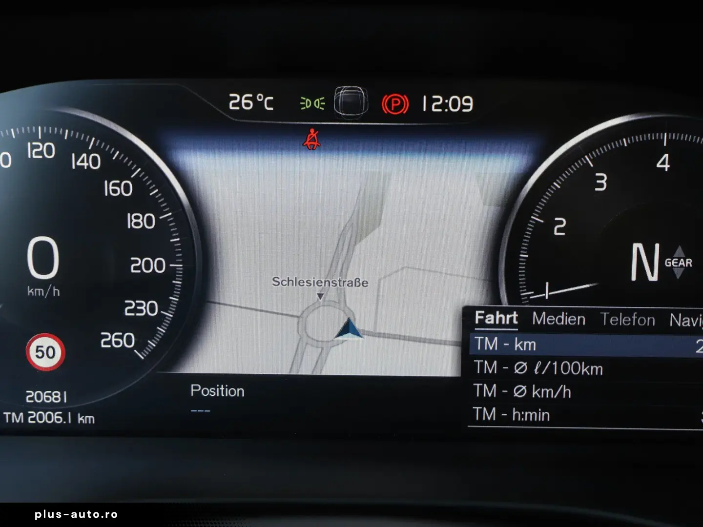 VOLVO XC40 T2 Momentum Pro NP 41.400 - INTELLI-PRO AHK