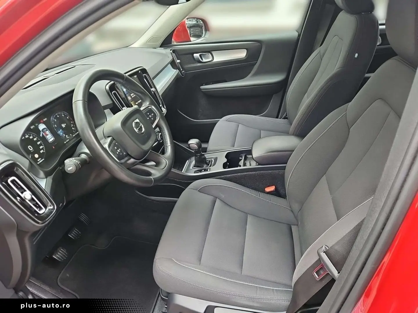 VOLVO XC40 Momentum Pro 2WD