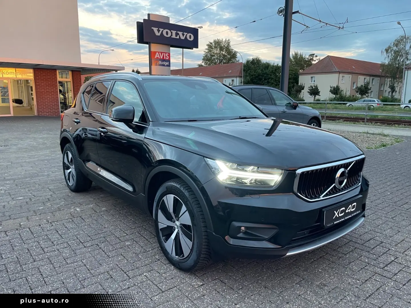 VOLVO XC40 T3 Momentum Pro Aut ACC Kamera Voll-LED AHK