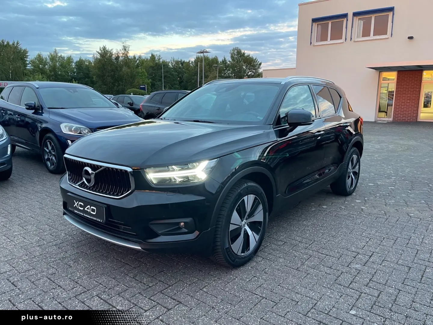 VOLVO XC40 T3 Momentum Pro Aut ACC Kamera Voll-LED AHK