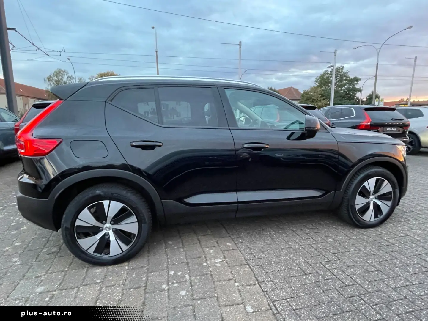 VOLVO XC40 T3 Momentum Pro Aut ACC Kamera Voll-LED AHK