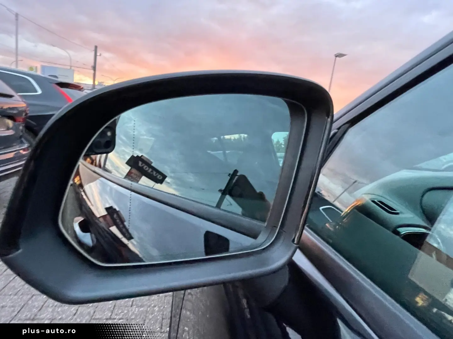 VOLVO XC40 T3 Momentum Pro Aut ACC Kamera Voll-LED AHK