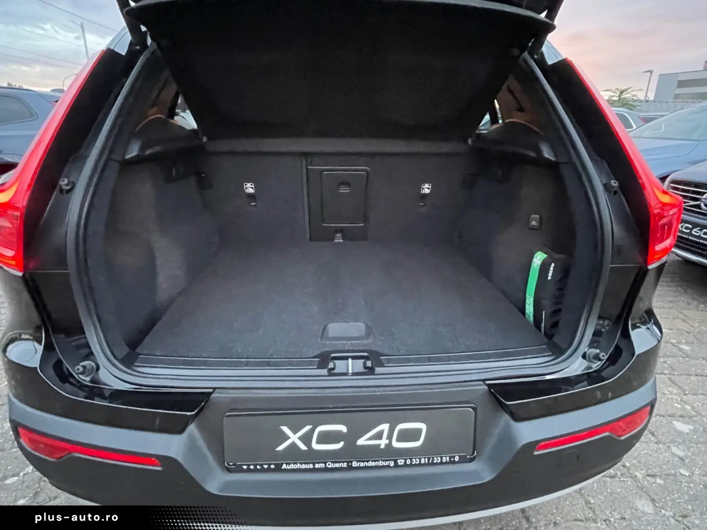 VOLVO XC40 T3 Momentum Pro Aut ACC Kamera Voll-LED AHK