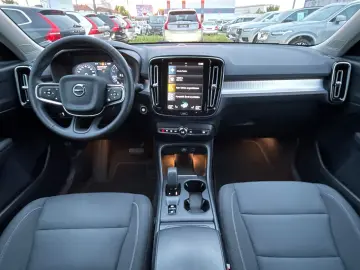 VOLVO XC40 T3 Momentum Pro Aut ACC Kamera Voll-LED AHK