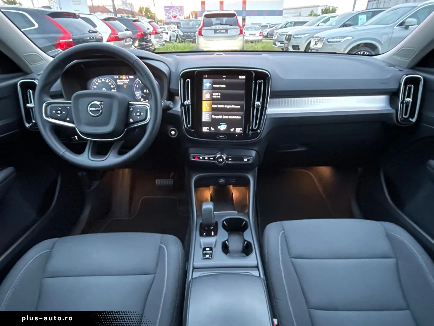 VOLVO XC40 T3 Momentum Pro Aut ACC Kamera Voll-LED AHK