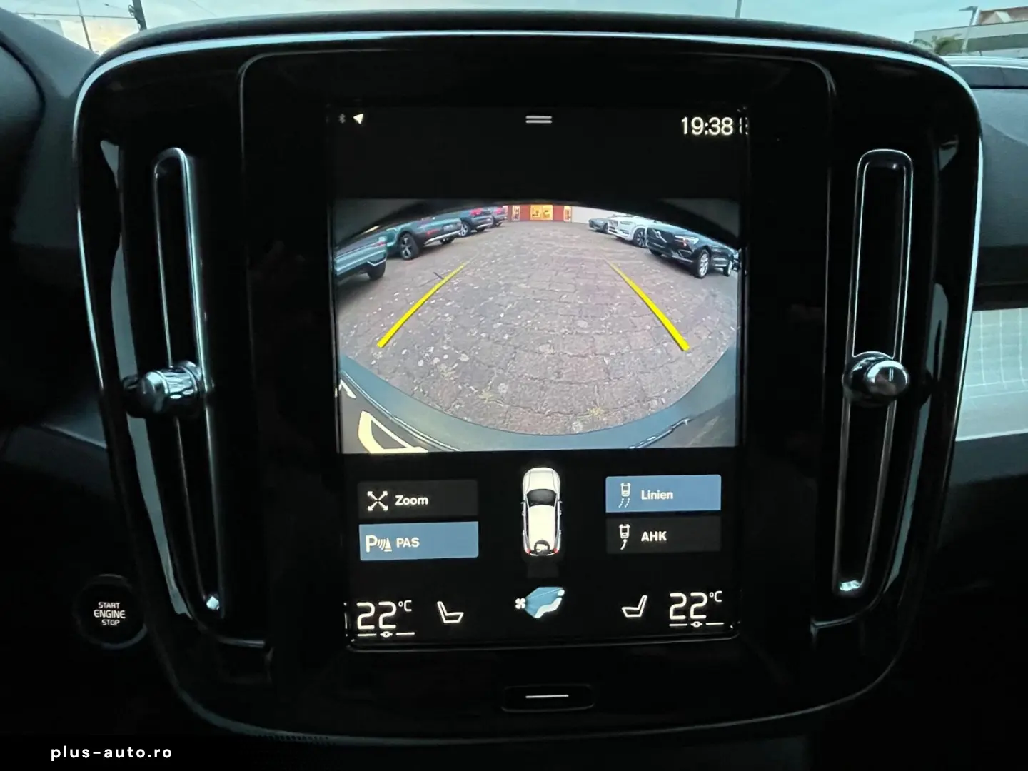 VOLVO XC40 T3 Momentum Pro Aut ACC Kamera Voll-LED AHK