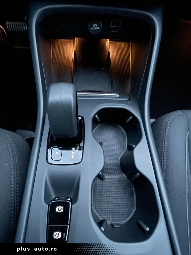 VOLVO XC40 T3 Momentum Pro Aut ACC Kamera Voll-LED AHK