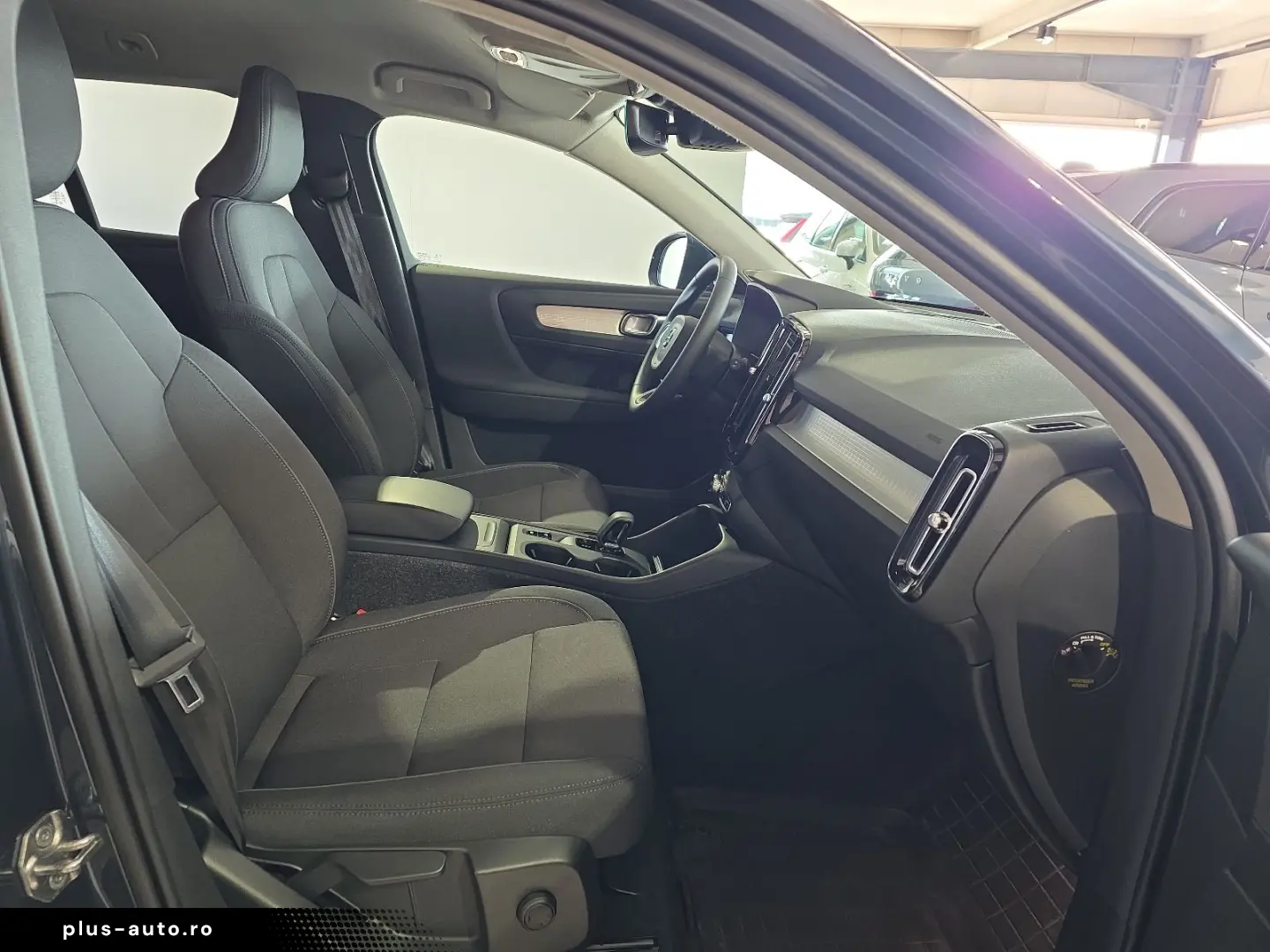 VOLVO XC40 T3 Momentum Pro ACC BLIS AHK Kamera LED SHZ