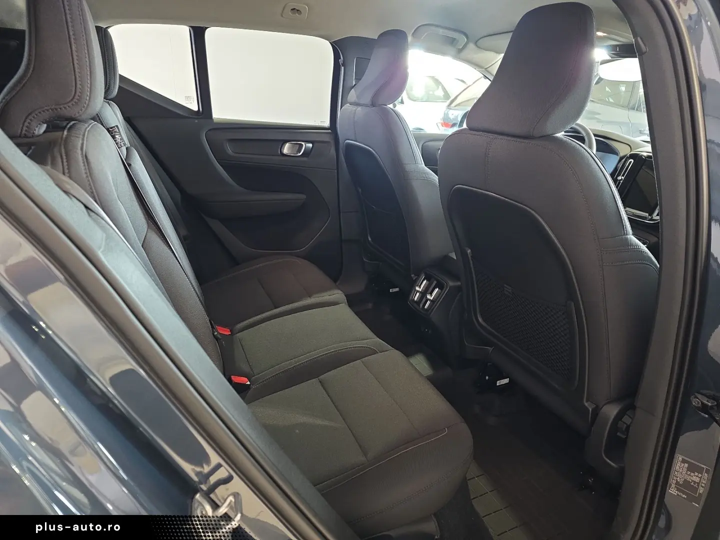VOLVO XC40 T3 Momentum Pro ACC BLIS AHK Kamera LED SHZ