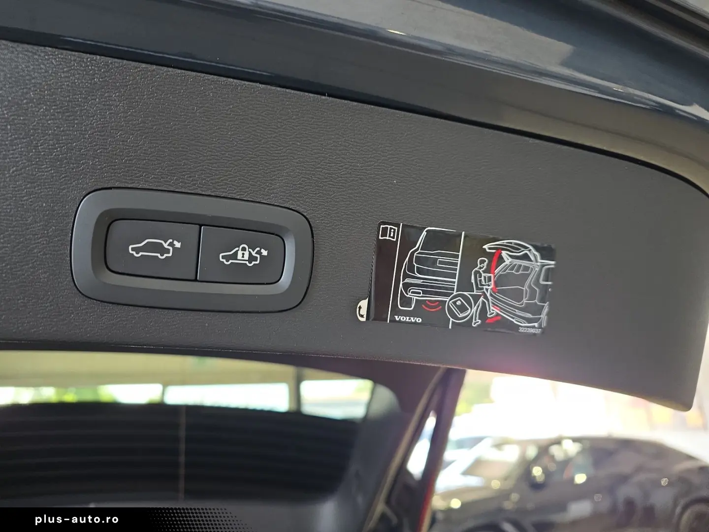 VOLVO XC40 T3 Momentum Pro ACC BLIS AHK Kamera LED SHZ