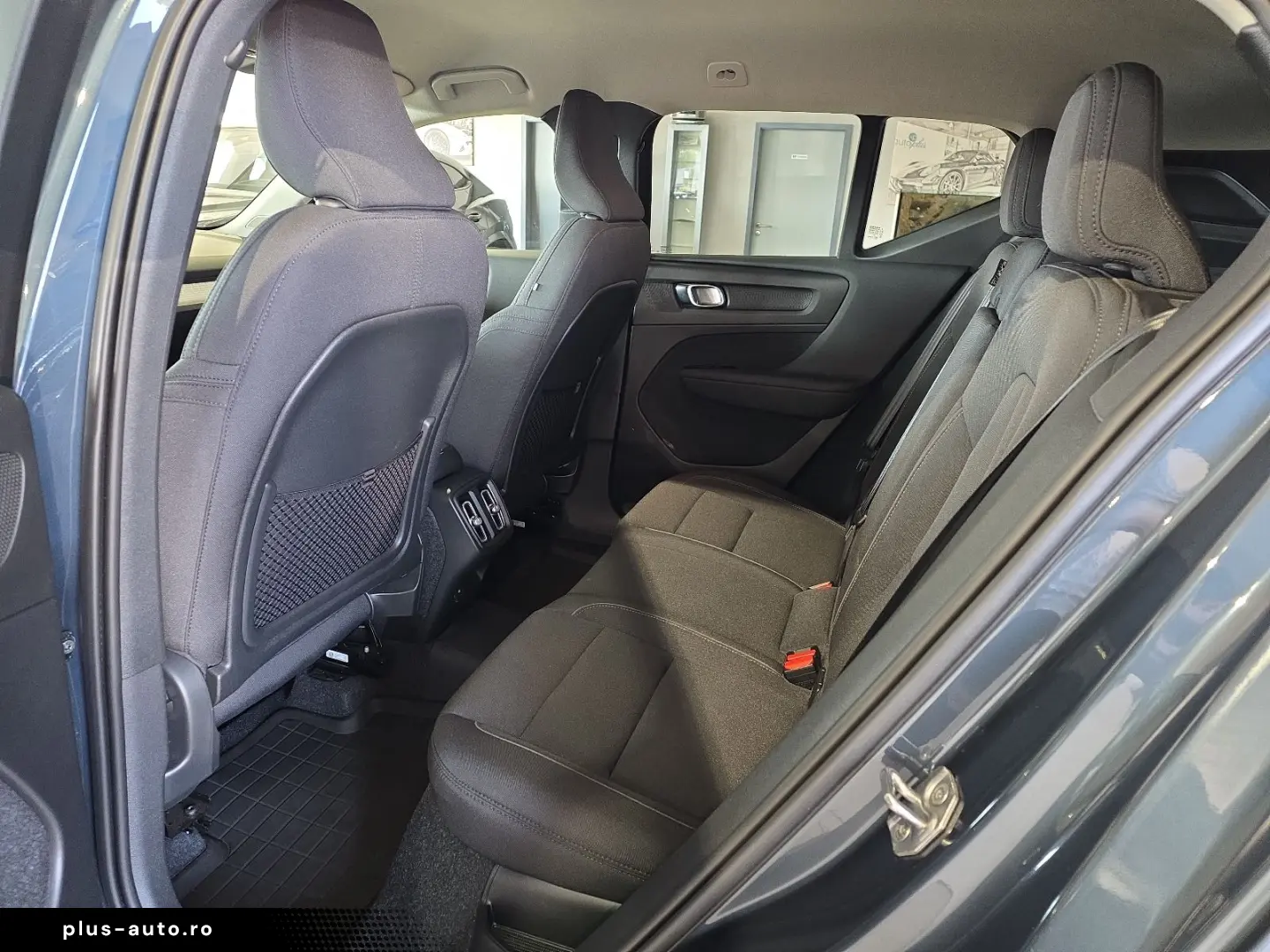 VOLVO XC40 T3 Momentum Pro ACC BLIS AHK Kamera LED SHZ