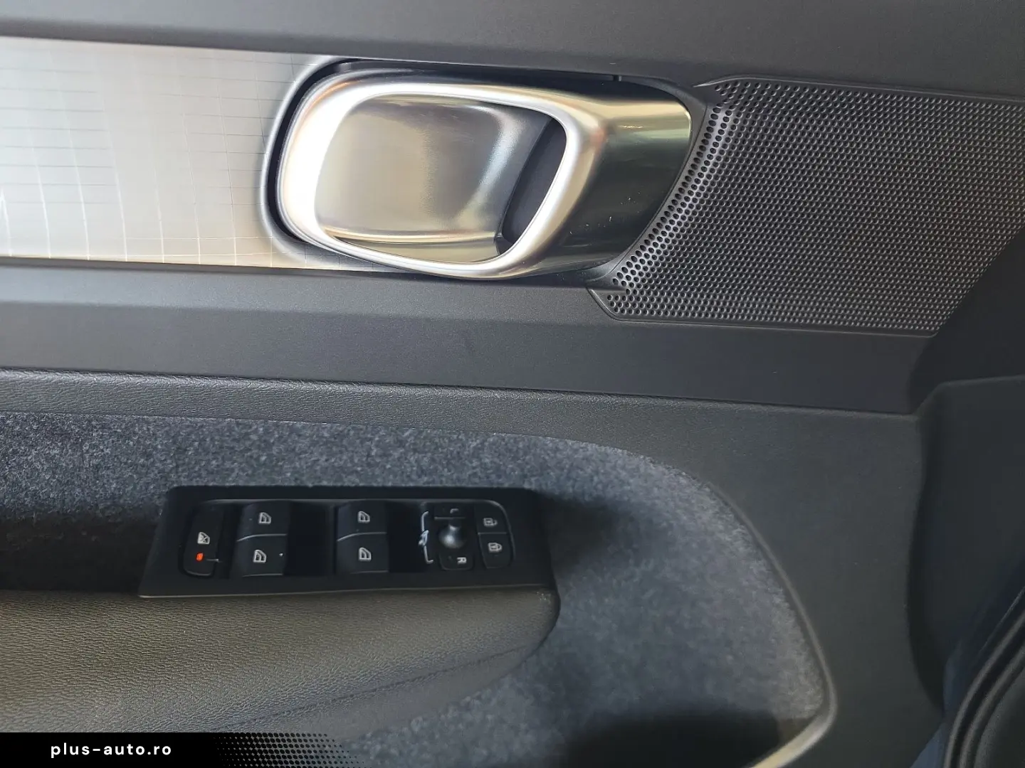 VOLVO XC40 T3 Momentum Pro ACC BLIS AHK Kamera LED SHZ