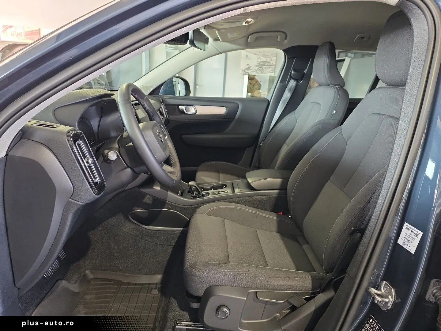 VOLVO XC40 T3 Momentum Pro ACC BLIS AHK Kamera LED SHZ
