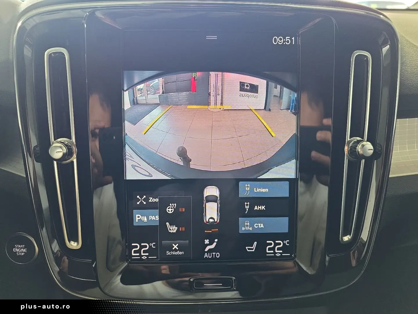 VOLVO XC40 T3 Momentum Pro ACC BLIS AHK Kamera LED SHZ