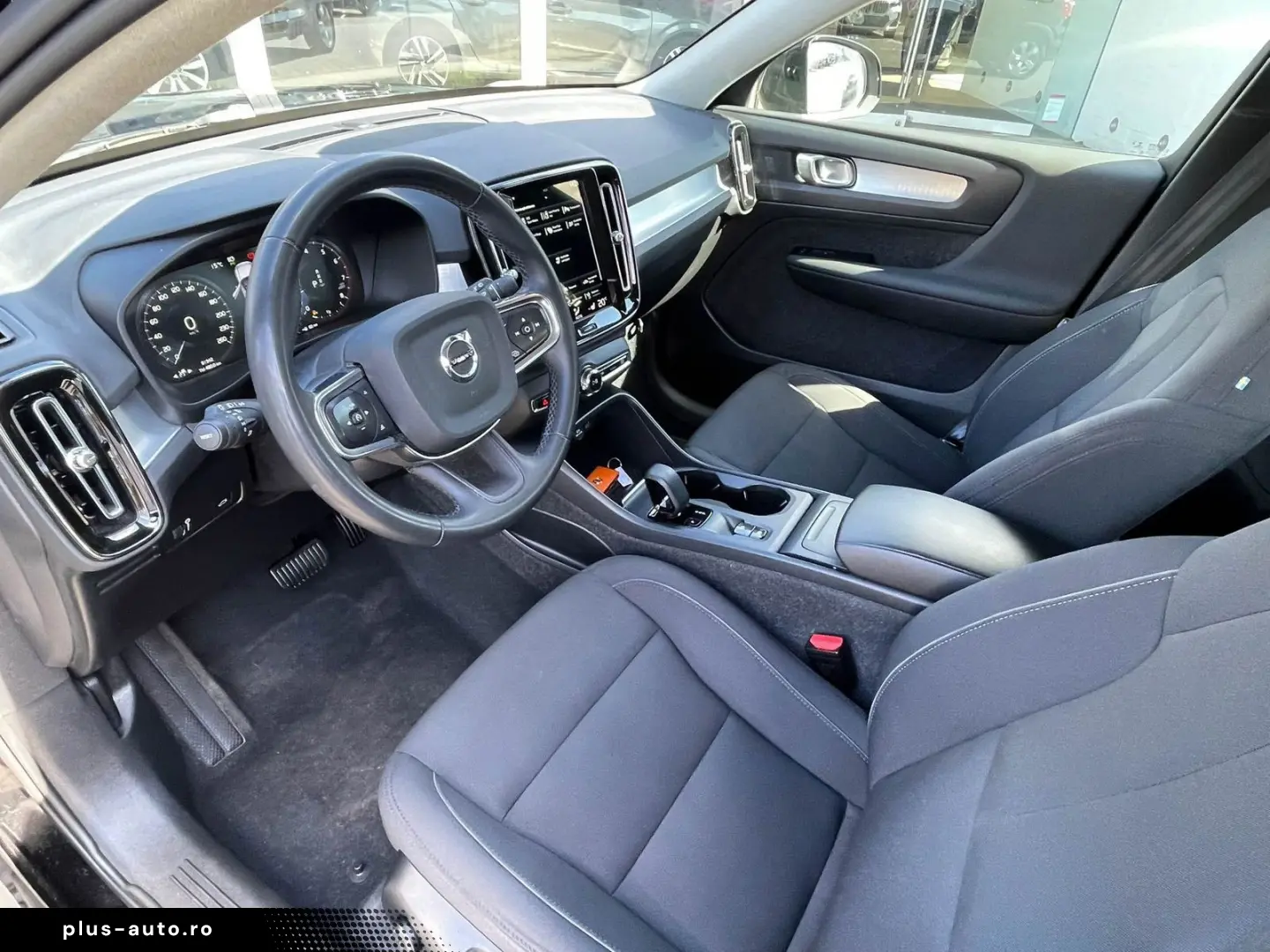 VOLVO XC40 Momentum 2WD Aut. CarPlay Kamera