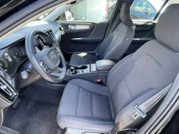 VOLVO XC40 Momentum 2WD Aut. CarPlay Kamera