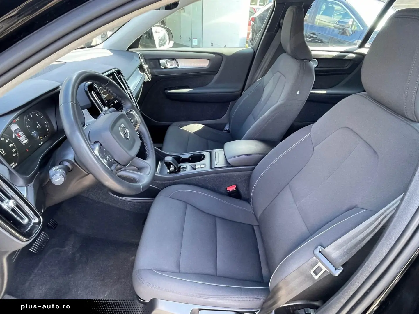 VOLVO XC40 Momentum 2WD Aut. CarPlay Kamera