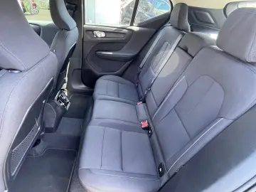 VOLVO XC40 Momentum 2WD Aut. CarPlay Kamera