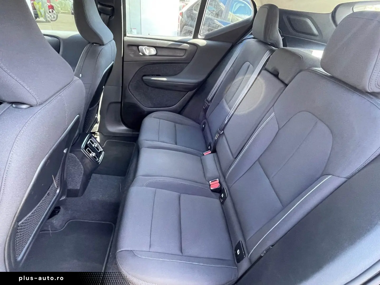 VOLVO XC40 Momentum 2WD Aut. CarPlay Kamera