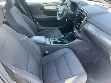 VOLVO XC40 Momentum 2WD Aut. CarPlay Kamera