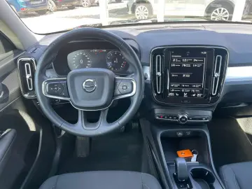 VOLVO XC40 Momentum 2WD Aut. CarPlay Kamera