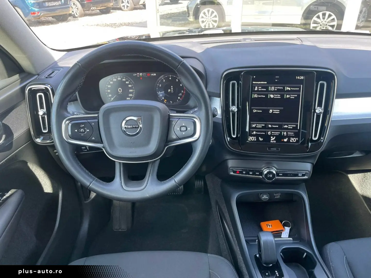 VOLVO XC40 Momentum 2WD Aut. CarPlay Kamera