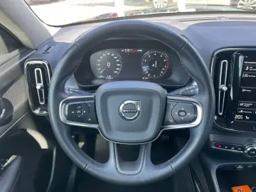 VOLVO XC40 Momentum 2WD Aut. CarPlay Kamera