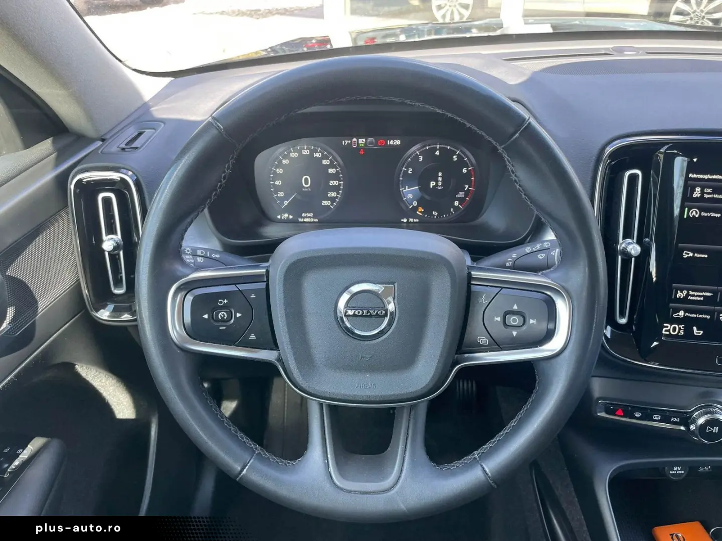 VOLVO XC40 Momentum 2WD Aut. CarPlay Kamera