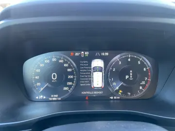 VOLVO XC40 Momentum 2WD Aut. CarPlay Kamera