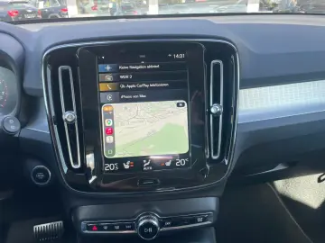 VOLVO XC40 Momentum 2WD Aut. CarPlay Kamera