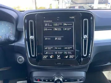 VOLVO XC40 Momentum 2WD Aut. CarPlay Kamera