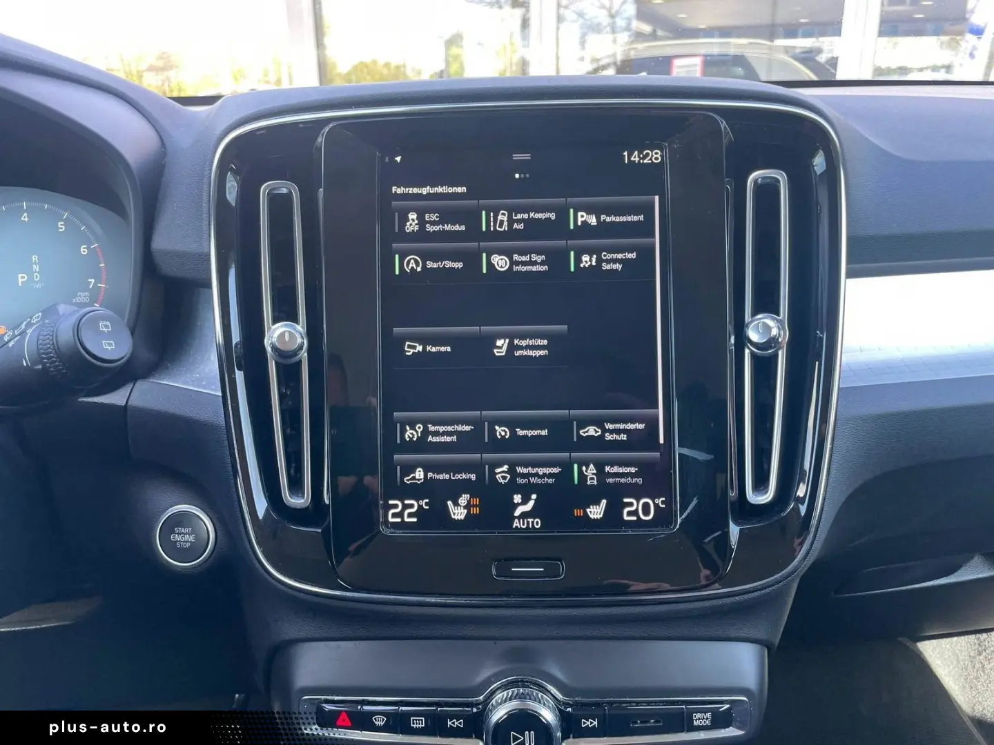 VOLVO XC40 Momentum 2WD Aut. CarPlay Kamera