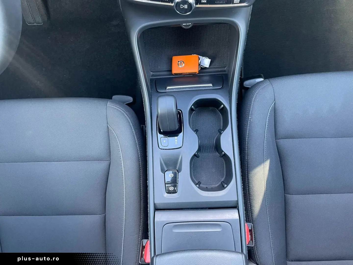 VOLVO XC40 Momentum 2WD Aut. CarPlay Kamera