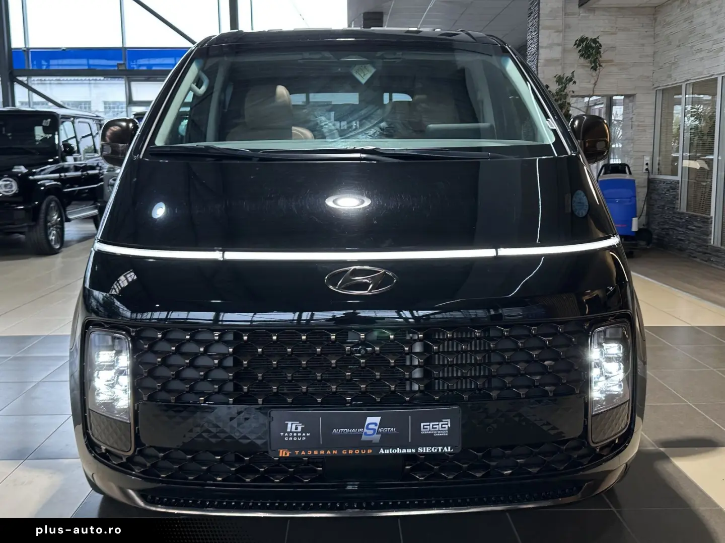 HYUNDAI Staria Signature Leder Pano 360Cam 7-Sitzer AHK