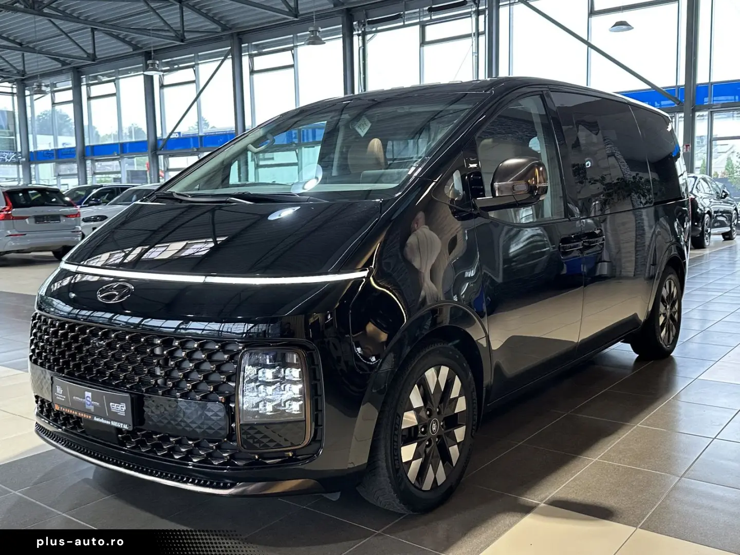 HYUNDAI Staria Signature Leder Pano 360Cam 7-Sitzer AHK