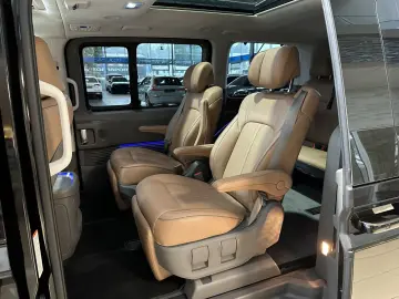 HYUNDAI Staria Signature Leder Pano 360Cam 7-Sitzer AHK