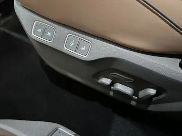 HYUNDAI Staria Signature Leder Pano 360Cam 7-Sitzer AHK
